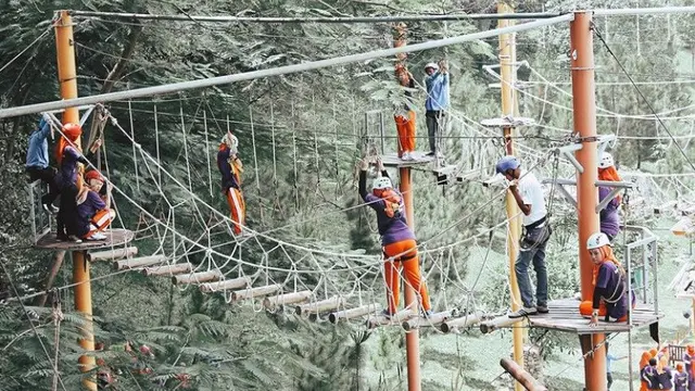 Kota Bogor merupakan salah satu daerah di Indonesia yang cukup populer sebagai destinasi wisata, terutama untuk liburan keluarga. Kota ini menawarkan banyak hal positif dan tempat rekreasi yang beragam.