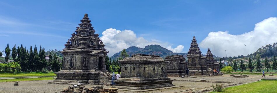 Menghabiskan liburan Nataru di Dieng bisa menjadi pengalaman yang tak terlupakan. Dengan itinerary wisata yang dirancang khusus, Dieng Wonosobo menawarkan berbagai destinasi menarik yang cocok untuk wisata keluarga atau perjalanan bersama teman.