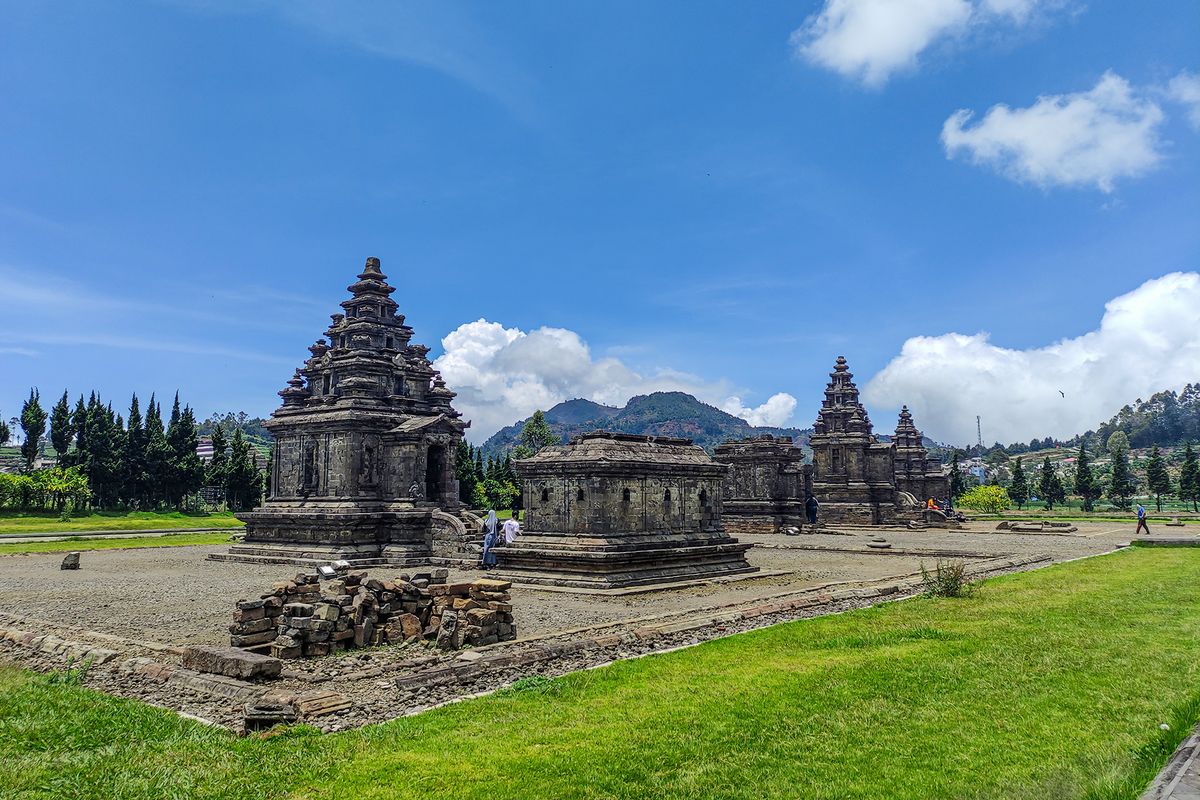 Menghabiskan liburan Nataru di Dieng bisa menjadi pengalaman yang tak terlupakan. Dengan itinerary wisata yang dirancang khusus, Dieng Wonosobo menawarkan berbagai destinasi menarik yang cocok untuk wisata keluarga atau perjalanan bersama teman.