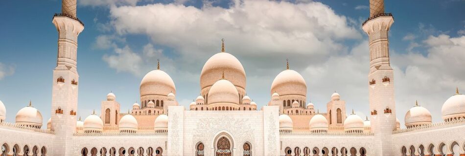 Masjid Raya Sheikh Zayed di Solo berhasil mencatatkan diri sebagai destinasi wisata dengan jumlah pengunjung terbanyak pada tahun 2024, mengalahkan Kota Lama Semarang.