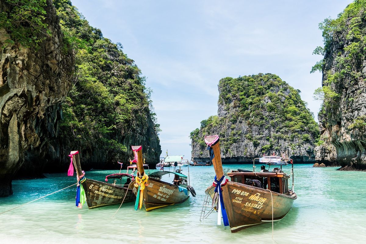 Wakil Perdana Menteri sekaligus Menteri Keuangan Thailand, Pichai Chunhavajira, meluncurkan proyek uji coba penggunaan mata uang kripto sebagai pengganti uang tunai di destinasi wisata Phuket.