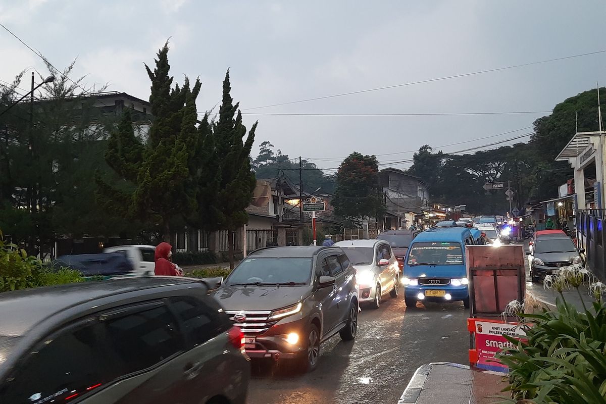 Rekayasa Lalu Lintas di Jalur Puncak Dihentikan, Arus Kembali Normal Dua Arah
