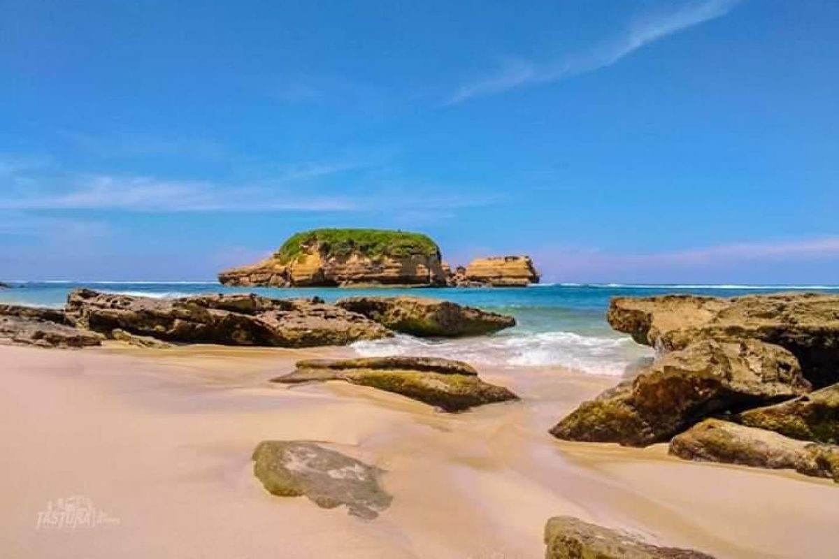 Alasan Bupati Lombok Timur Mengusir Pemandu Wisata dan Boatman di Pantai Ekas